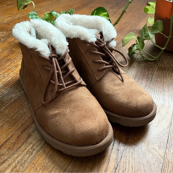 Makalu Fur Lined Lace Up Booties - Picture 2 of 4